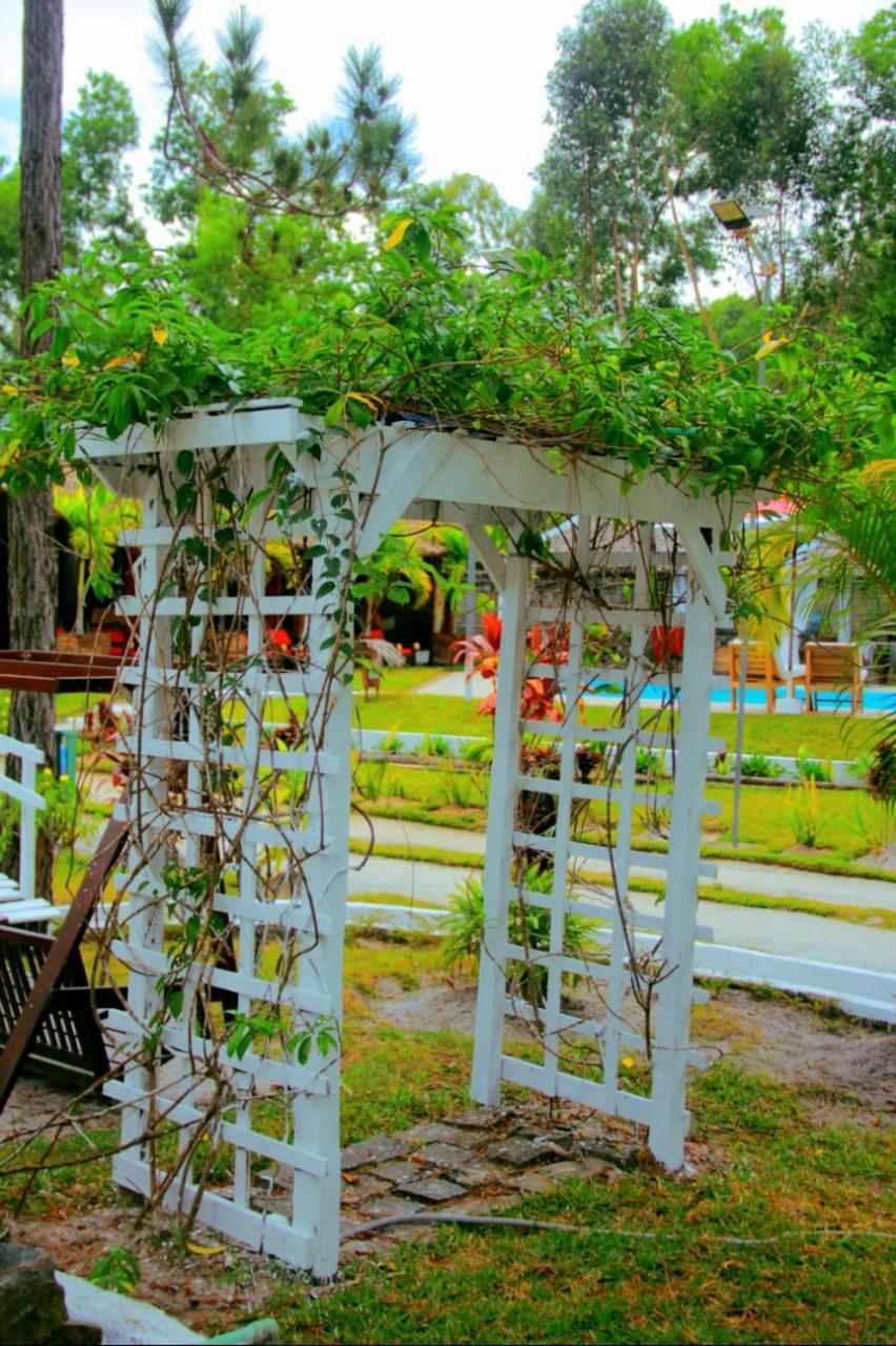 The Sanctuary Lodge Foulpointe Екстериор снимка